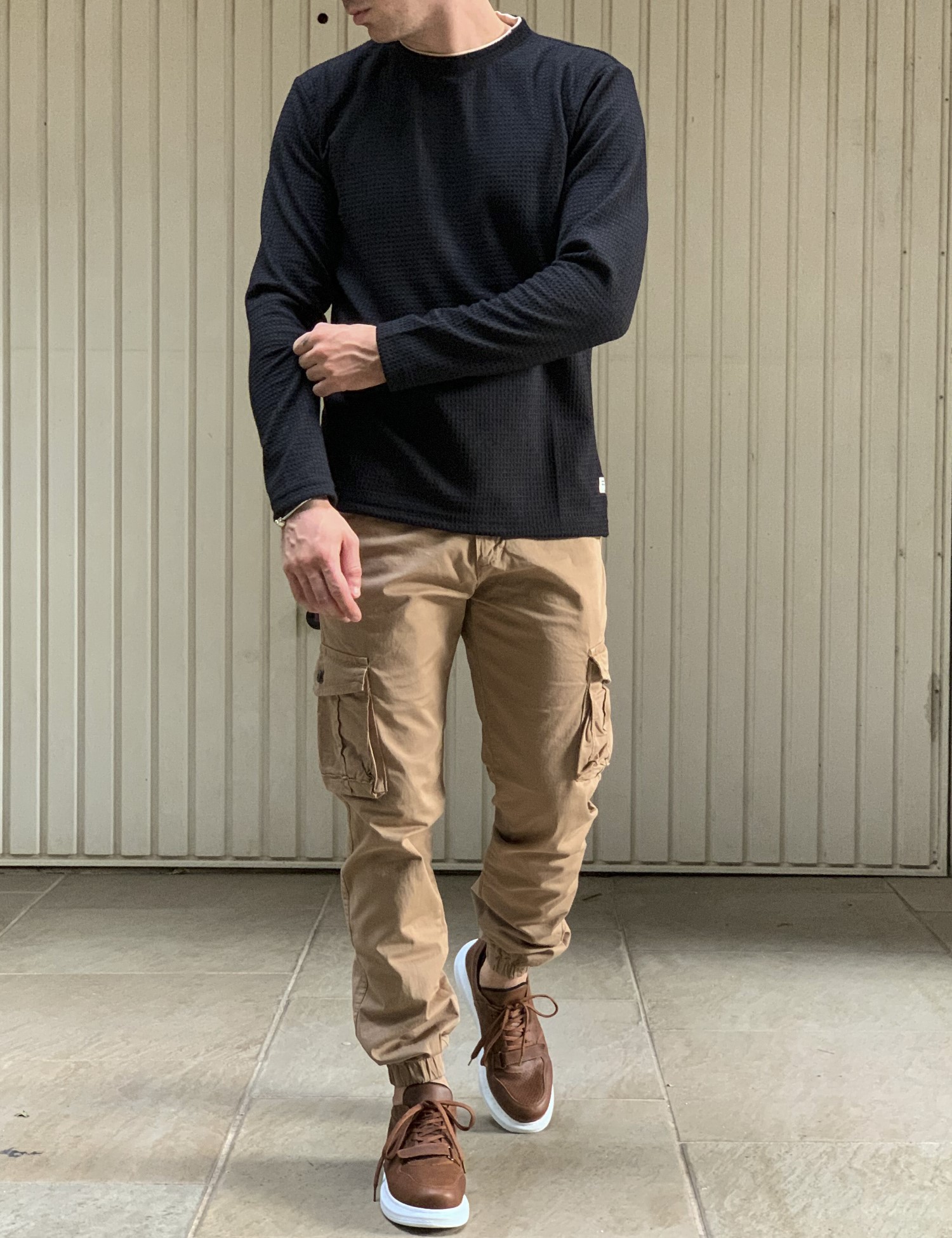 Ανδρική μαύρη μακρυμάνικη μπλούζα με ανάγλυφο σχέδιο MAJE100B φωτογραφία